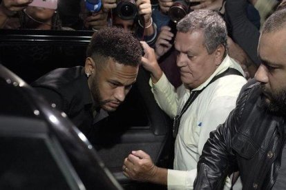 Llegada de Neymar a la comisaría de Río de Janeiro, el 6 de junio.-