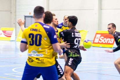 Balonmano Soria vs Balonmano Torrelavega. MARIO TEJEDOR (8)