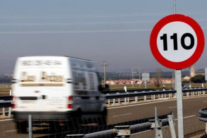 Entra en vigor la velocidad máxima de 110 km/hora en autovías y autopistas./ Rubén Cacho / ICAL-