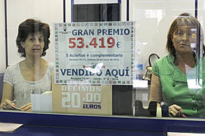 Imagen de la Administración número 4, en la calle Numancia, donde fue sellado uno de los boletos ganadores. / V. G.-