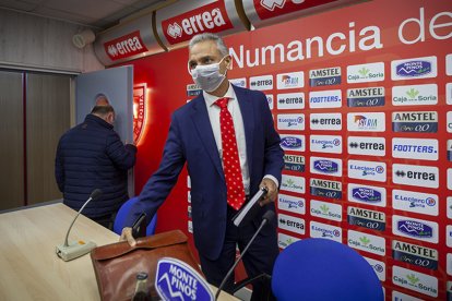 Moisés Israel instantes previos a la comparecencia. MARIO TEJEDOR
