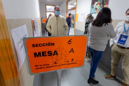 Jornada de comicios para la elección de representantes autonómicos. MARIO TEJEDOR