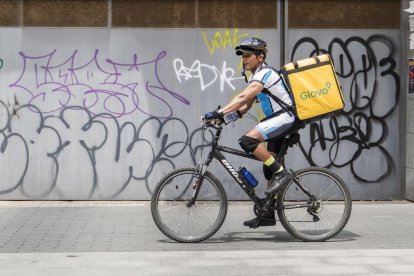 Repartidor de Glovo en Barcelona-RICARD FADRIQUE