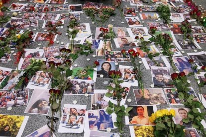 Homenaje a las víctimas en el en el aeropuerto internacional de Boryspil en Kiev, (Ucrania).-EFE / EPA / STEPAN FRANKO