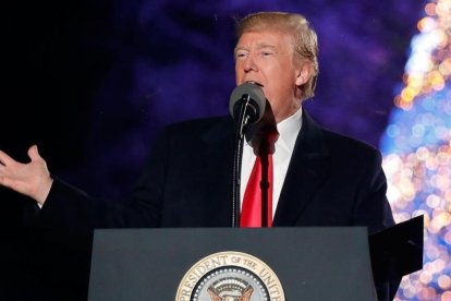 Trump en la ceremonia de encendido de las luces de Navidad, el 30 de noviembre.-/ GETTY IMAGES / PAUL MORIGI