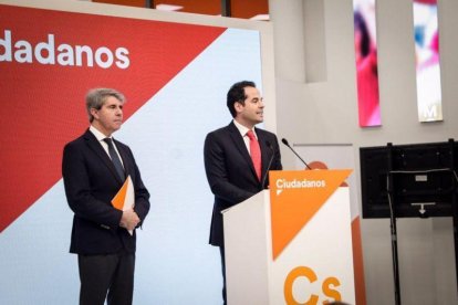 El expresidente de la Comunidad de Madrid, Ángel Garrido, junto al candidato de Ciudadanos a la presidencia regional Ignacio Aguado.-TWITTER