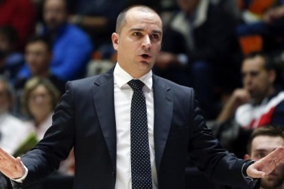 Carles Duran gesticula en la banda en un partido de la Liga Endesa.-EFE