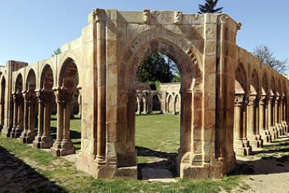 Imagen de los Arcos de San Juan de Duero. / VALENTÍN GUISANDE-