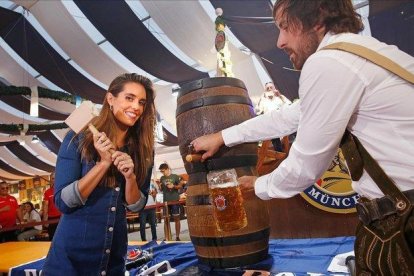 Ona Carbonell inaugura la octava edición de Oktoberfest Barcelona.-ÁLVARO MONGE