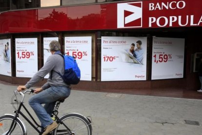 Fachada del Banco Popular en el paseo de Gràcia de Barcelona.-EL PERIÓDICO