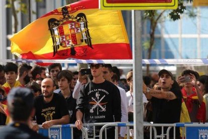 Muy pocos ultraderechistas se dejaron ver en el desfile de la Fiesta Nacional.-DAVID CASTRO