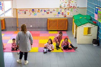 El Colegio Los Doce Linajes, uno de los centros afectados. MARIO TEJEDOR