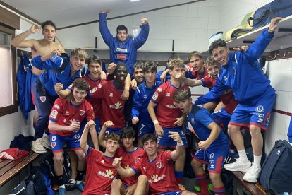 Los jugadores del Numancia juvenil celebrando la remontada. CD NUMANCIA