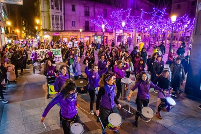 La marcha conjugó el ambiente festivo y reivindicativo.MARIO TEJEDOR