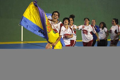 Las jugadoras del Ólvega celebran el ascenso ante Porriño-