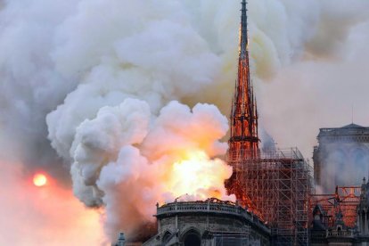 Imagen de Notre Dame la tarde de incendio-