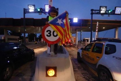 El peaje de lHospitalet de lInfant, esta tarde.-'FOTÒGRAF PER LA REPÚBLICA'