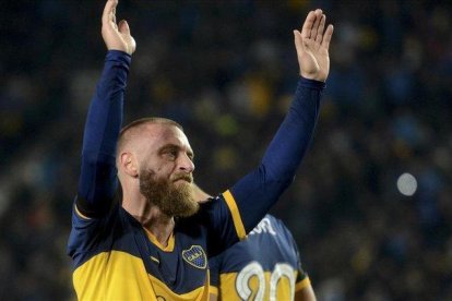 De Rossi celebrando su primer gol con la camiseta de Boca Junior.-