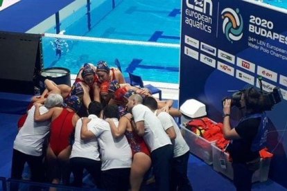 Las jugadoras españolas celebran el triunfo ante Italia en el Europeo-RFEN