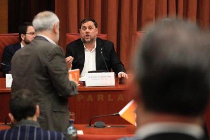 Oriol Junqueras declara ante la comisión de investigación de la cámara catalana sobre la aplicación del articulo 155 de la Constitución. En la foto los diputados de Ciudadanos abandonan la comisión-RICARD CUGAT