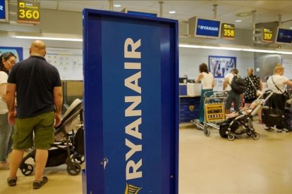 Huelga de Ryanair en el aeropuerto de Barajas.-JOSE LUIS ROCA