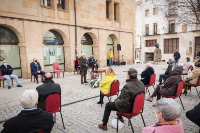 Manuel Núñez Encabo interviene en el acto de la plaza del Vergel. GM