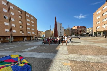 Uno de los grupos del campamento de La Peonza, ayer. HDS