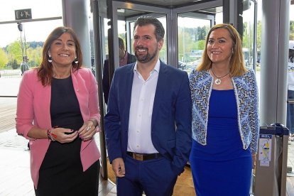 Ana Sánchez, Luis Tudanca y Virginia Barcones. --J. M. LOSTAU