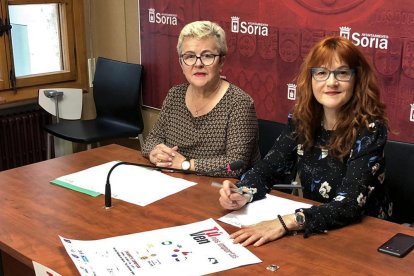 Rosa Almazán y Ana Calvo, ayer en la presentación de la jornada.-J.A.C.