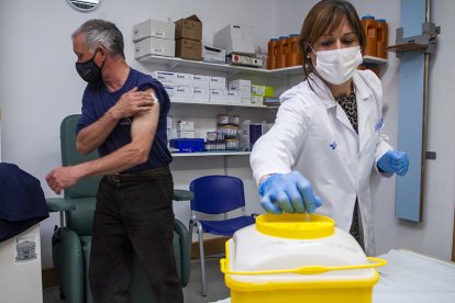 Vacunacion en Santa Bárbara - MARIO TEJEDOR