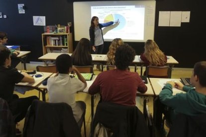 Taller de educación financiera en una escuela de secundaria.-DANNY CAMINAL