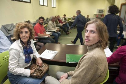 El candidato de Podemos a la Presidencia de la Junta, Pablo Fernández, participa en un acto público donde presentará sus propuestas en materia de Educación. En la imagen con la candidata de Podemos Salamanca , Isabel Muñoz-Ical