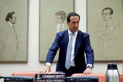 El consejero delegado de CaixaBank, Gonzalo Gortazar, durante su comparecencia en la comision del Congreso que investiga la crisis financiera y el rescate bancario.-EMILIO NARANJO (EFE)