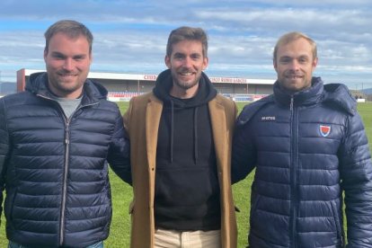 Pablo Cortés, en el centro de la imagen en la Ciudad Deportiva del Numancia. CD NUMANCIA