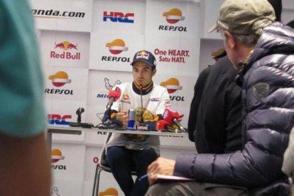 Dani Pedrosa, en la última conferencia de su vida como piloto de Honda, hoy, en Valencia.-EMILIO PÉREZ DE ROZAS