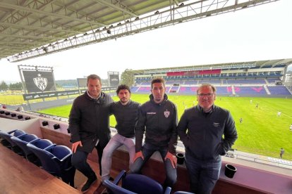 Diego Martínez, Rubén Andrés, Pablo Ayuso y Eduardo Rubio en el campo de Independiente del Valle. HDS