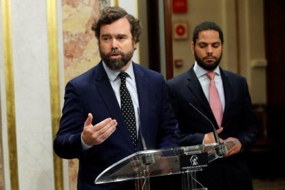 El diputado de VOX Iván Espinosa de los Monteros, durante su comparecencia ante los medios para valorar el discurso de Pedro Sánchez.-EFE