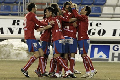 El Numancia celebra uno de los goles ante el Xerez. / U. Sierra-