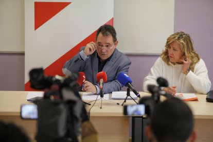 Saturnino de Gregorio junto a María de los Ángeles Morales, los dos concejales de Cs en la capital. MARIO TEJEDOR