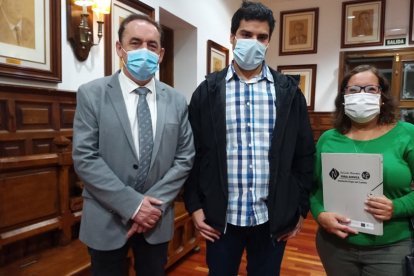 Diputación y Asovica firmaron un acuerdo para facilitar la integración laboral y social.-HDS