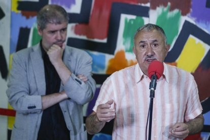 Unai Sordo y Josep Maria Álvarez, en un acto sindical.-EFE / EMILIO NARANJO