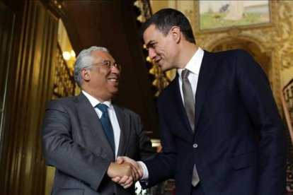 Pedro, con Antonio Costa-EL PERIÓDICO