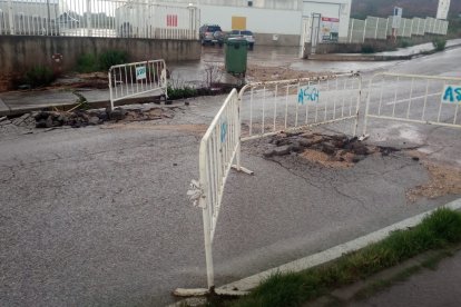 Daños en una de las calles de San Esteban. ANA HERNANDO