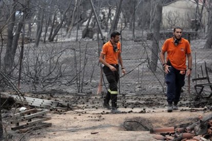 Los equipos de rescate buscan a posibles víctimas. /-EFE / SIMELA PANTZARTZI