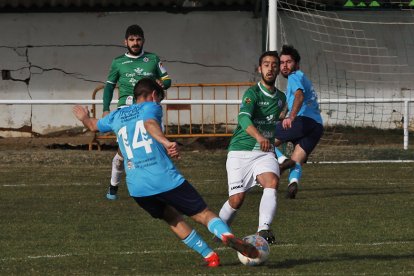 Empate sin goles en San Juan en la ida de la semifinal por el ascenso a Tercera. MARIO TEJEDOR