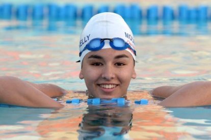 Daniah Hagul, nadadora libia de 17 años, en la piscina nacional Msida en Malta, el 15 de julio del 2016.-AFP/ MATTHEW MIRABELLI