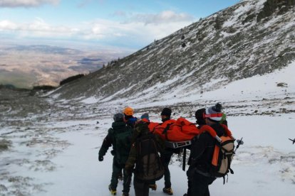 El EREIM de la Guardia Civil de Tarazona, ya activado, rescata a una persona en el Moncayo en una imagen de archivo. HDS