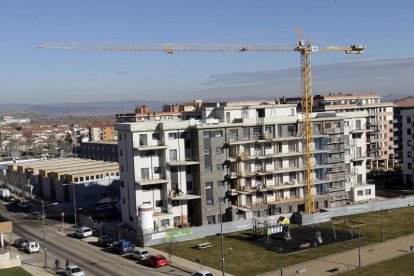 Un edificio en obras en la capital.-Luis Ángel Tejedor