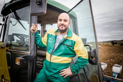 Rubén Carramiñana, presidente de Copiso, en su finca de Viana de Duero. GONZALO MONTESEGURO