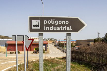 Acceso a un polígono industrial en la provincia de Soria. MARIO TEJEDOR